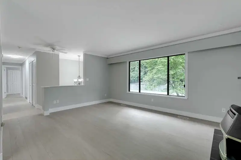 19984 44 AVENUE - photo 4 of 24