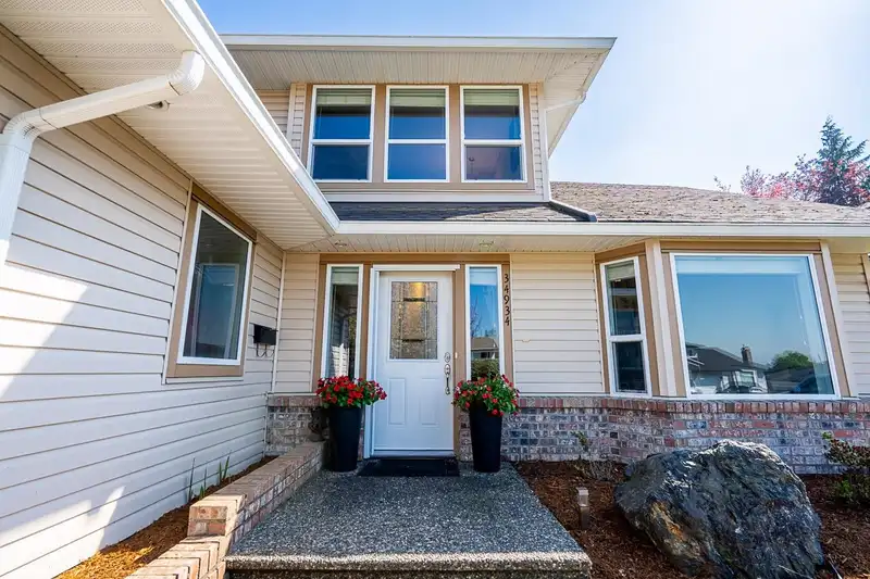 34934 OAKHILL DRIVE - photo 2 of 37