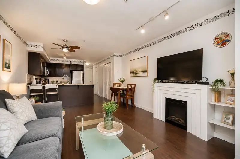 103 13958 108 AVENUE - photo 1 of 23