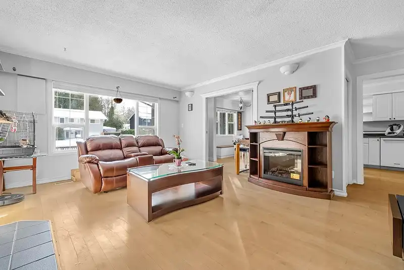 26953 28A AVENUE - photo 4 of 16