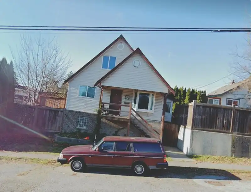 1403 GILMORE AVENUE - photo 2 of 6
