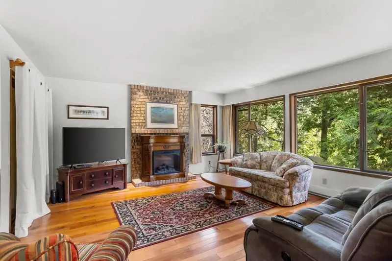 24400 130 AVENUE - photo 3 of 40