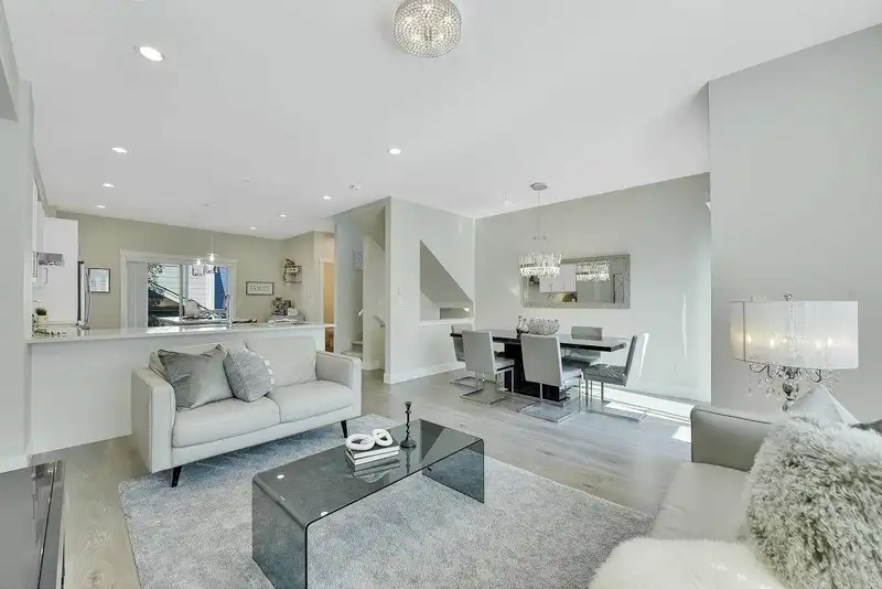 147 20498 82 AVENUE - photo 3 of 40