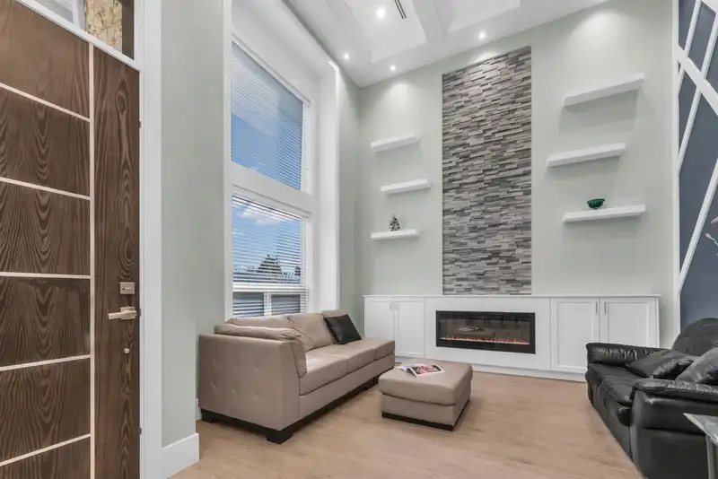 9075 STEVESTON HIGHWAY - photo 2 of 27