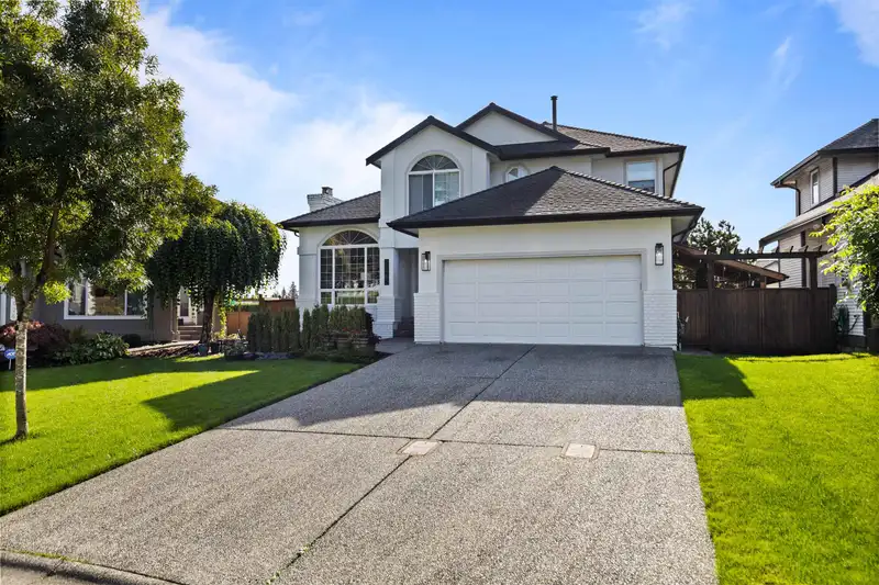 21560 84 AVENUE - photo 4 of 38