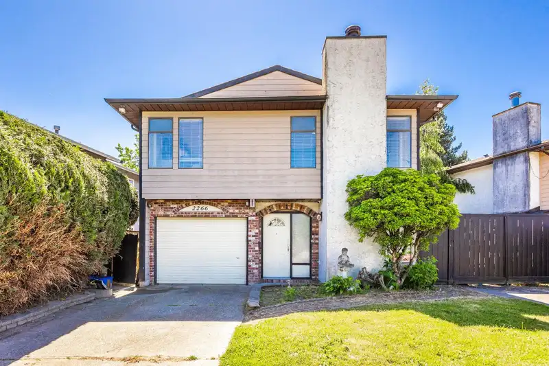 2266 WILLOUGHBY WAY - photo 1 of 37