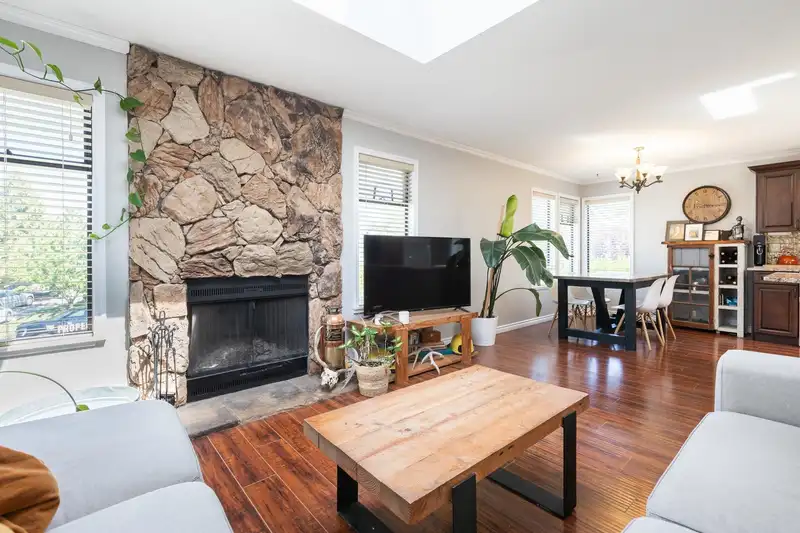 2266 WILLOUGHBY WAY - photo 3 of 37