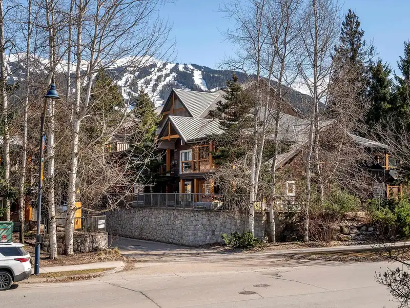 3 4388 NORTHLANDS BOULEVARD - photo 1 of 16