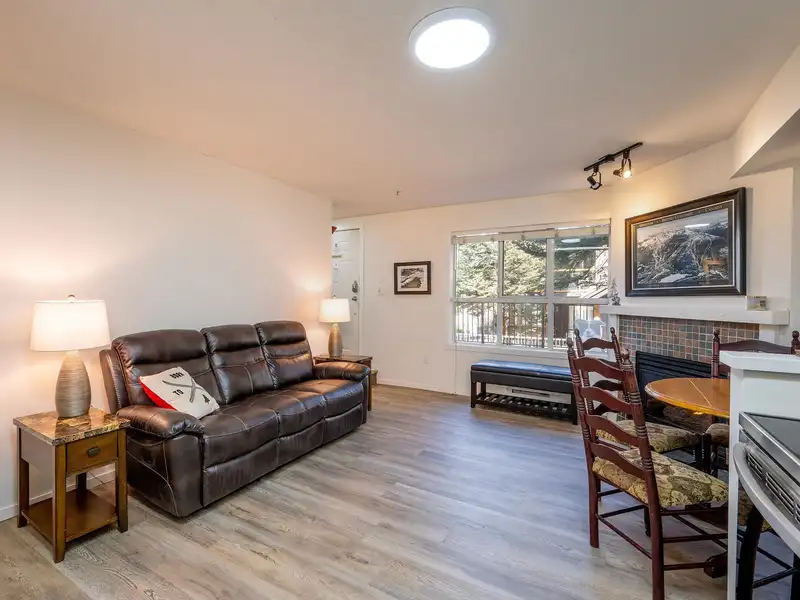 3 4388 NORTHLANDS BOULEVARD - photo 4 of 16
