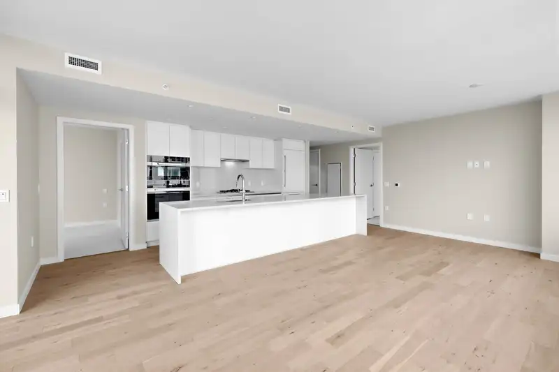 803 485 W 42ND AVENUE - photo 1 of 38