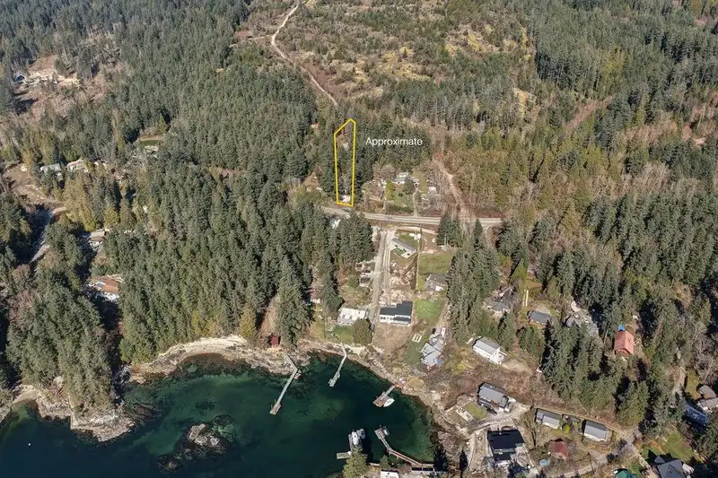 9168 SUNSHINE COAST HIGHWAY - photo 2 of 39