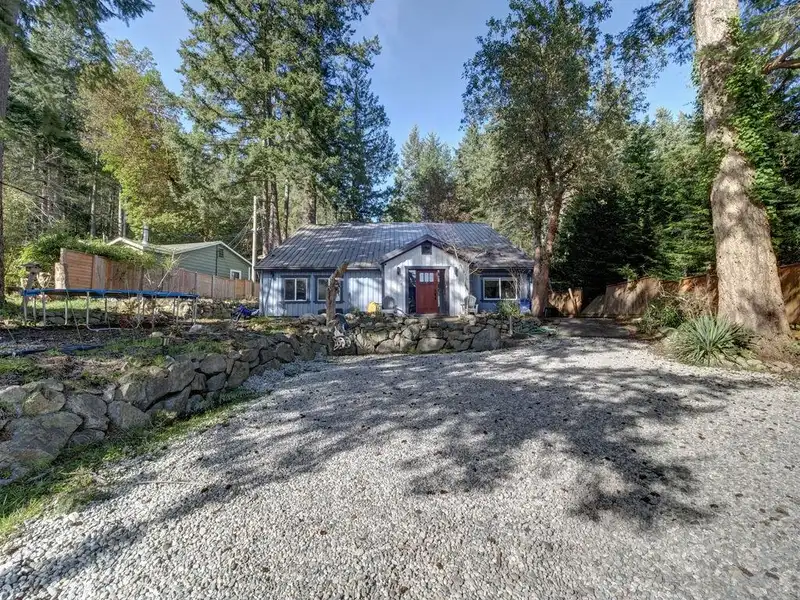 9168 SUNSHINE COAST HIGHWAY - photo 3 of 39
