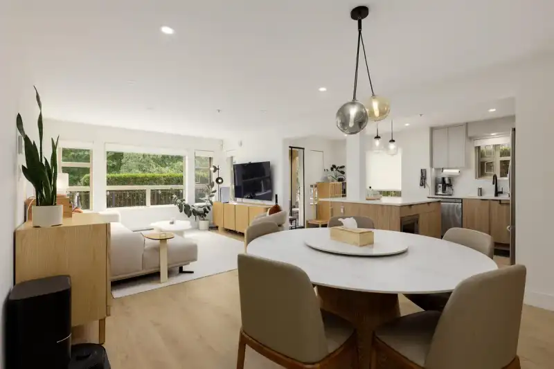 3106 5119 GARDEN CITY ROAD - photo 1 of 19