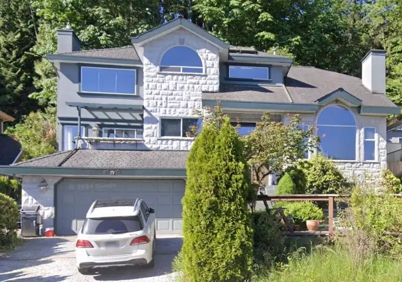 19 BURRARD CRESCENT - photo 1 of 6