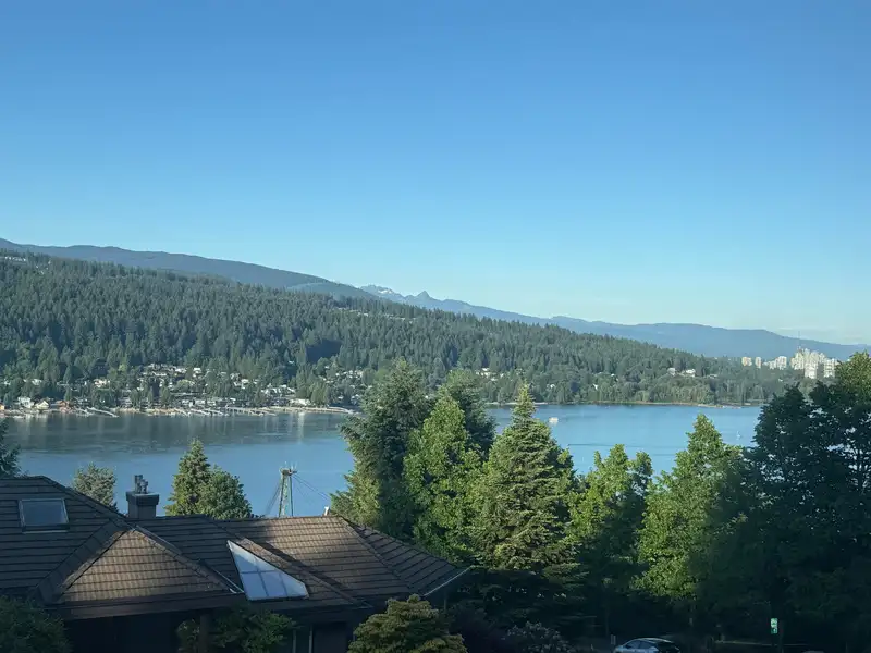 19 BURRARD CRESCENT - photo 2 of 6