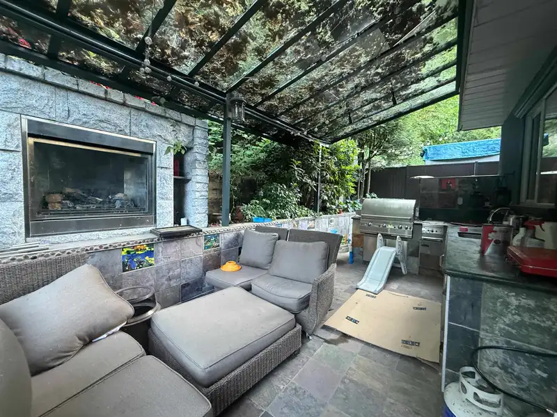19 BURRARD CRESCENT - photo 3 of 6