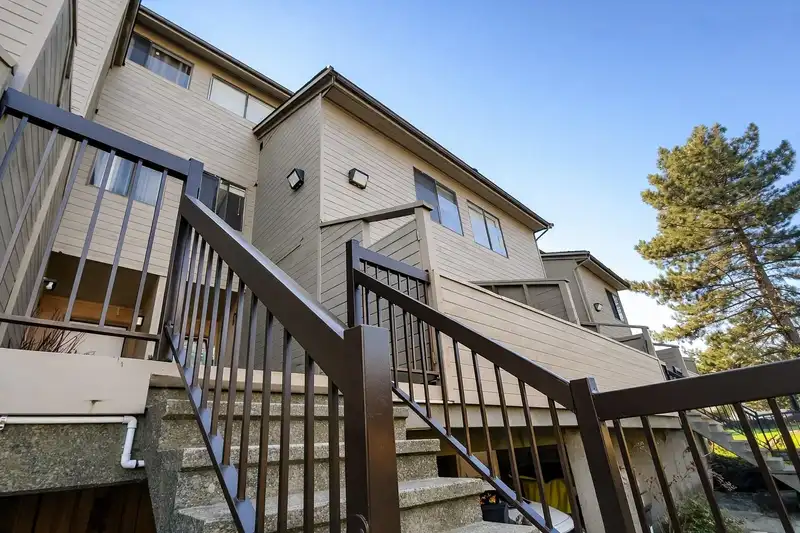 214 8140 COLONIAL DRIVE - photo 1 of 26