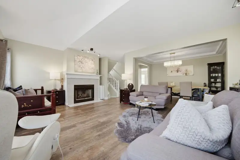 817 ROCHE POINT DRIVE - photo 1 of 35