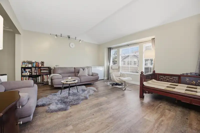 817 ROCHE POINT DRIVE - photo 3 of 35