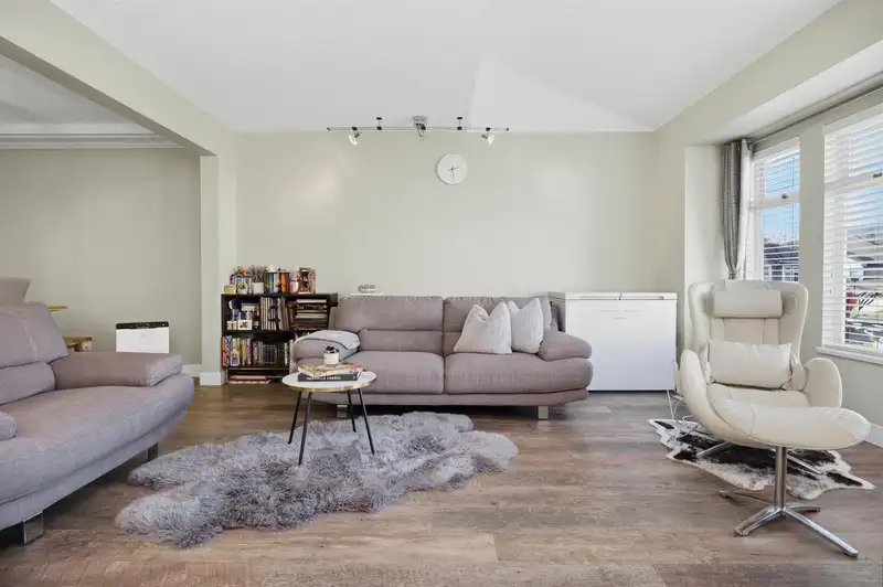 817 ROCHE POINT DRIVE - photo 4 of 35