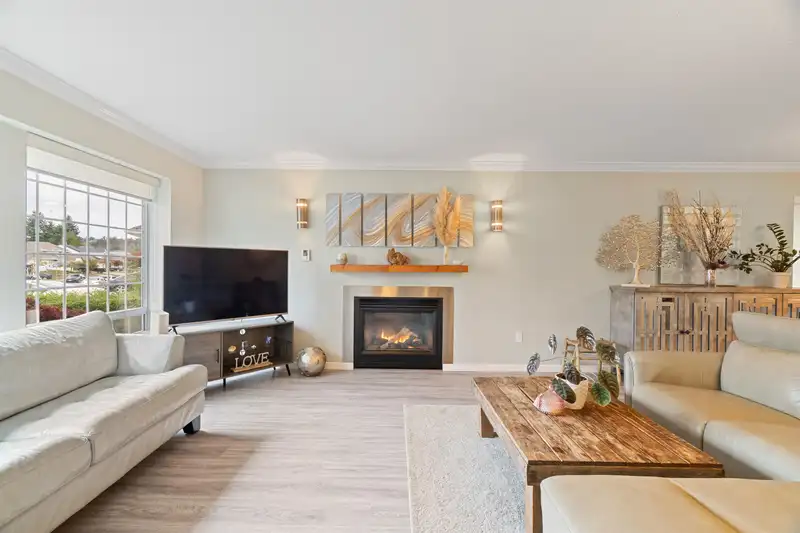 32345 CLINTON AVENUE - photo 4 of 34
