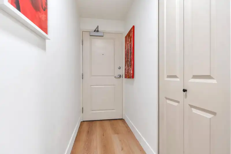 303 9262 UNIVERSITY CRESCENT - photo 4 of 31