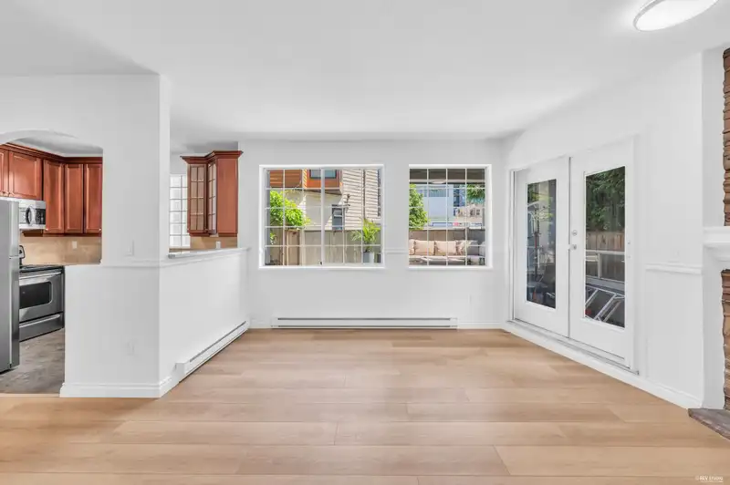 110 125 W 18TH STREET - photo 2 of 40