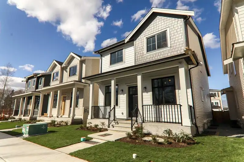 20677 76 AVENUE - photo 1 of 40