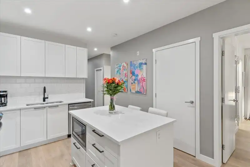 309 5415 BRYDON CRESCENT - photo 2 of 21