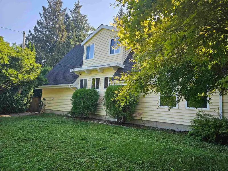 19850 48 AVENUE - photo 2 of 33