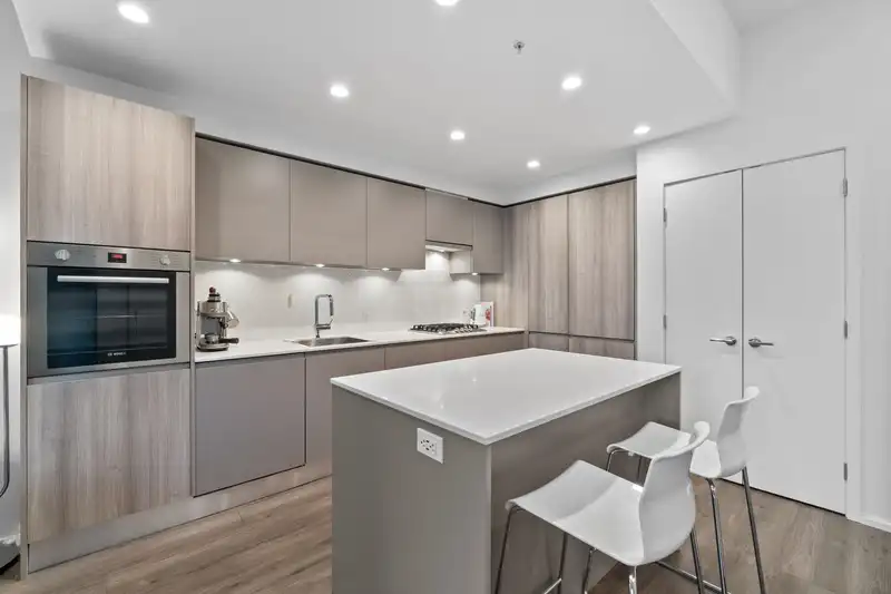 604 3809 EVERGREEN PLACE - photo 1 of 35