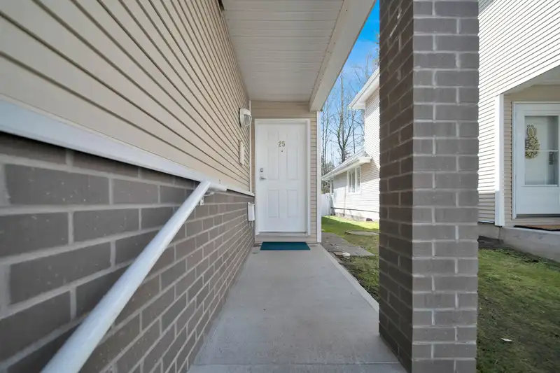 25 13918 58 AVENUE - photo 3 of 36