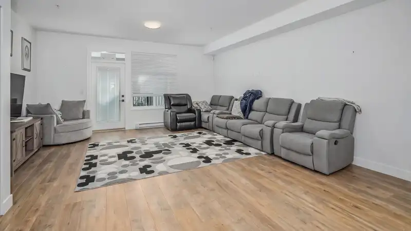17 21688 52 AVENUE - photo 4 of 33