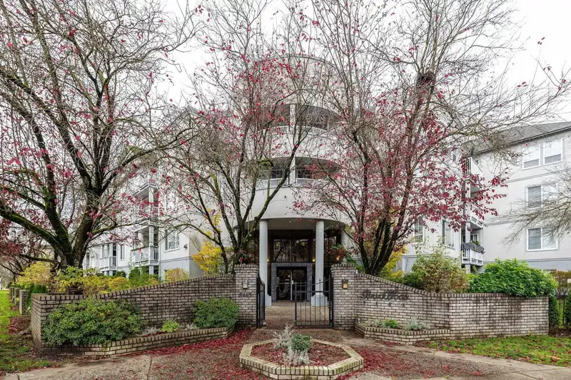 403 5465 201 STREET - photo 2 of 29
