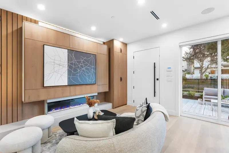 1 2435 NAPIER STREET - photo 2 of 17