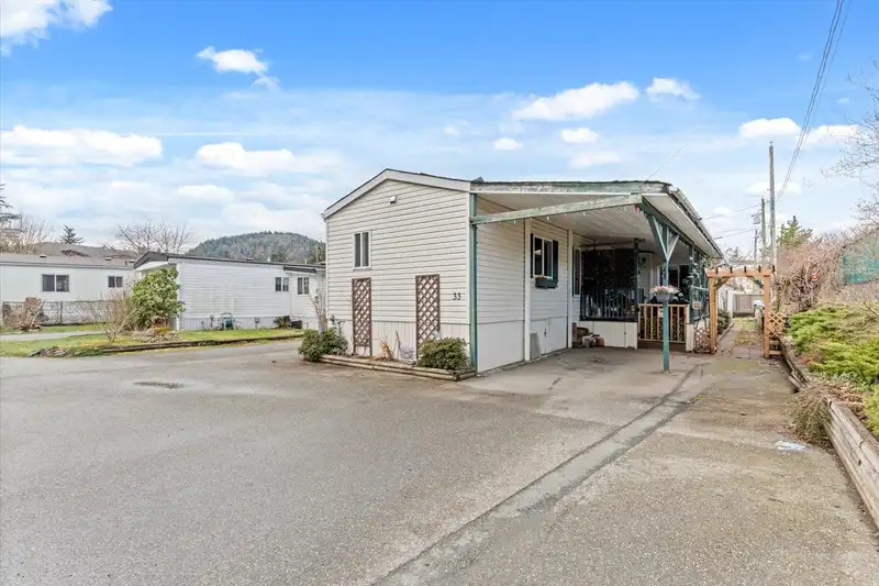 33 45715 ALMA AVENUE - photo 1 of 37