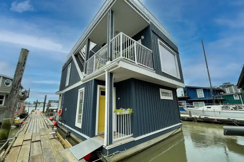 6W2 8191 RIVER ROAD - photo 1 of 35