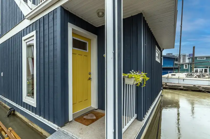 6W2 8191 RIVER ROAD - photo 3 of 35