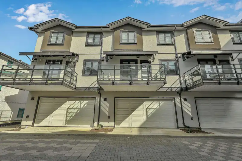 102 806 GAUTHIER AVENUE - photo 2 of 24