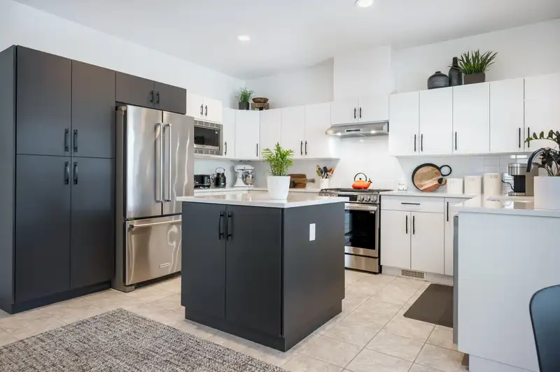 20 998 RIVERSIDE DRIVE - photo 1 of 38