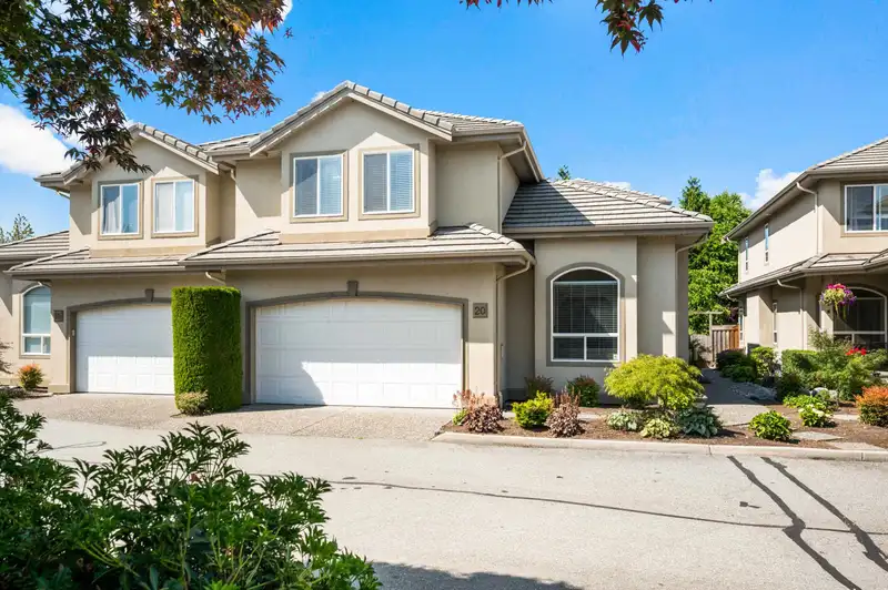 20 998 RIVERSIDE DRIVE - photo 3 of 38