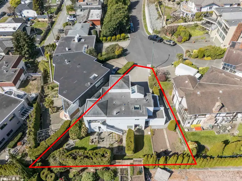 15662 SEMIAHMOO AVENUE - photo 4 of 31