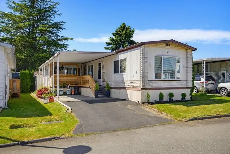 5 15875 20 AVENUE - photo 1 of 38