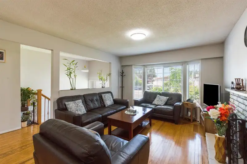 8082 112 STREET - photo 3 of 25