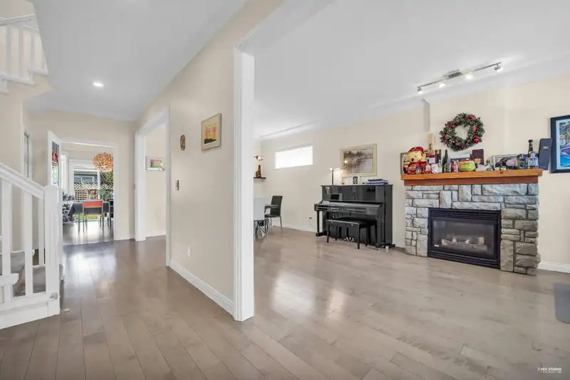 3531 JOHNSON AVENUE - photo 4 of 40
