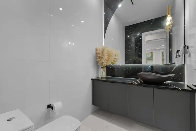 6122 152A STREET - photo 3 of 36