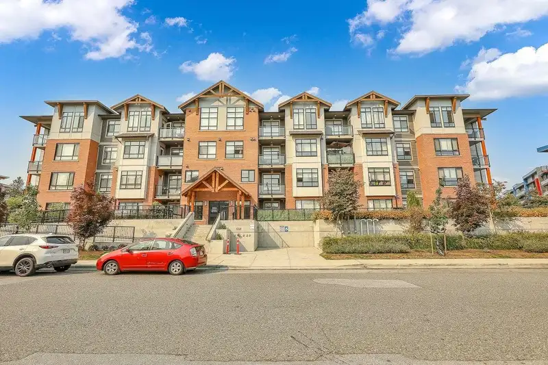 219 19945 BRYDON CRESCENT - photo 1 of 38