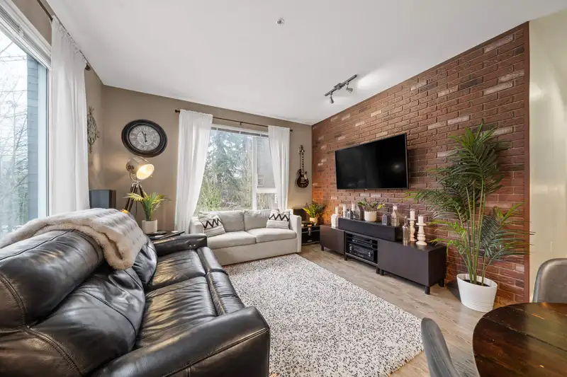 516 9250 UNIVERSITY HIGH STREET - photo 1 of 26
