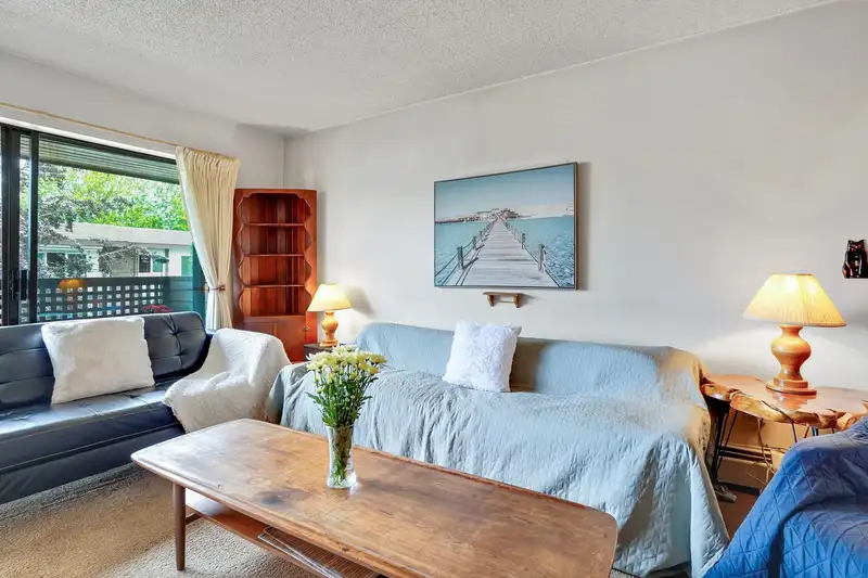 402 2215 DUNDAS STREET - photo 1 of 32