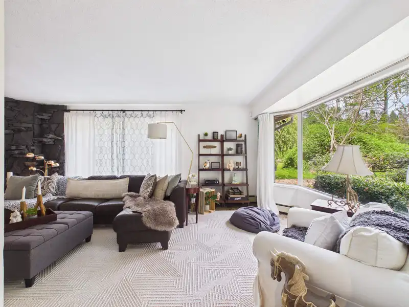 13205 CEDAR WAY - photo 4 of 40